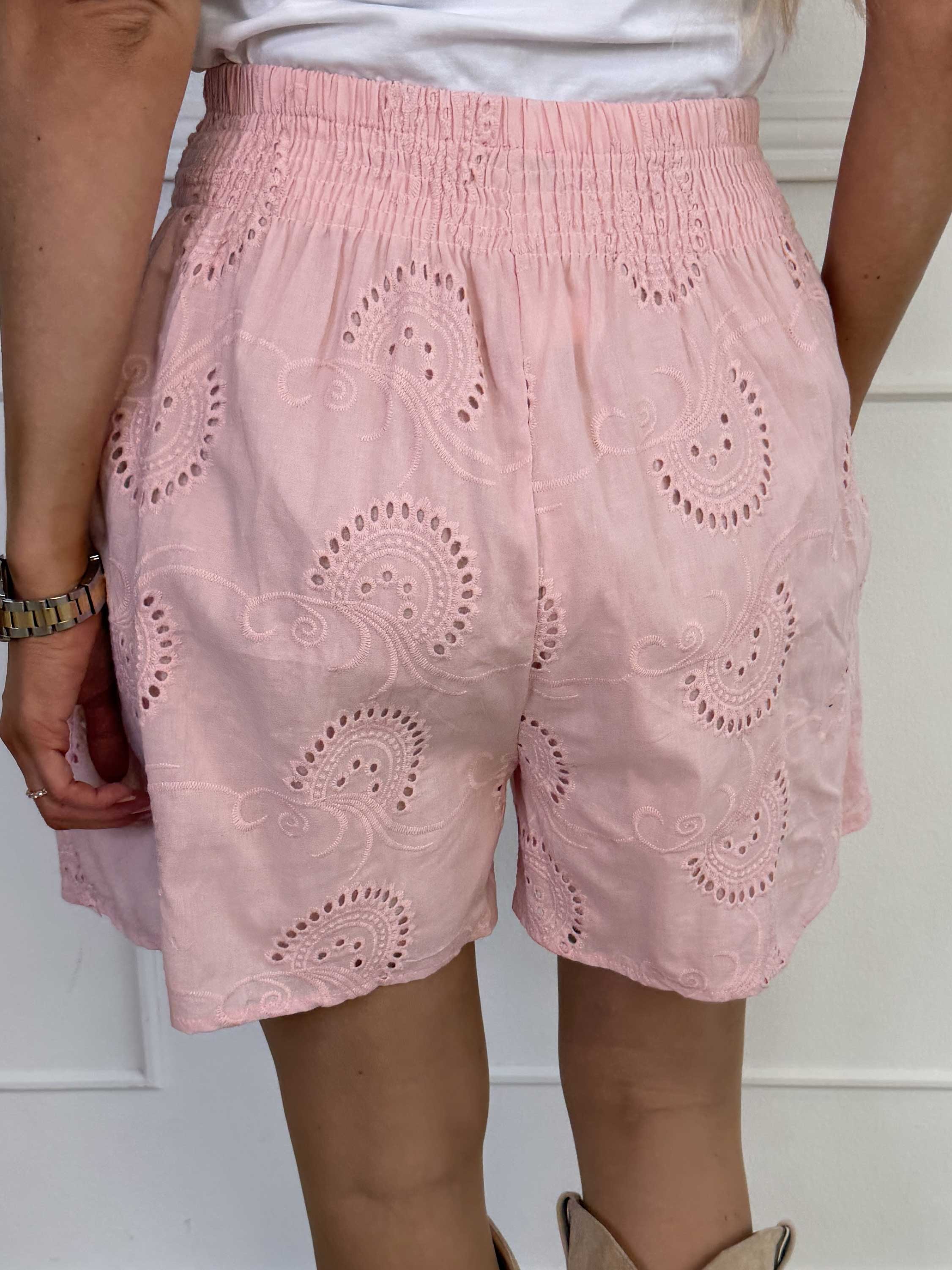 Pams Broderie Shorts - Højtaljede shorts i broderie anglaise